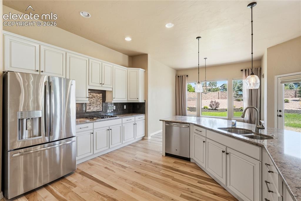 Image 9 of 50: Kitchen