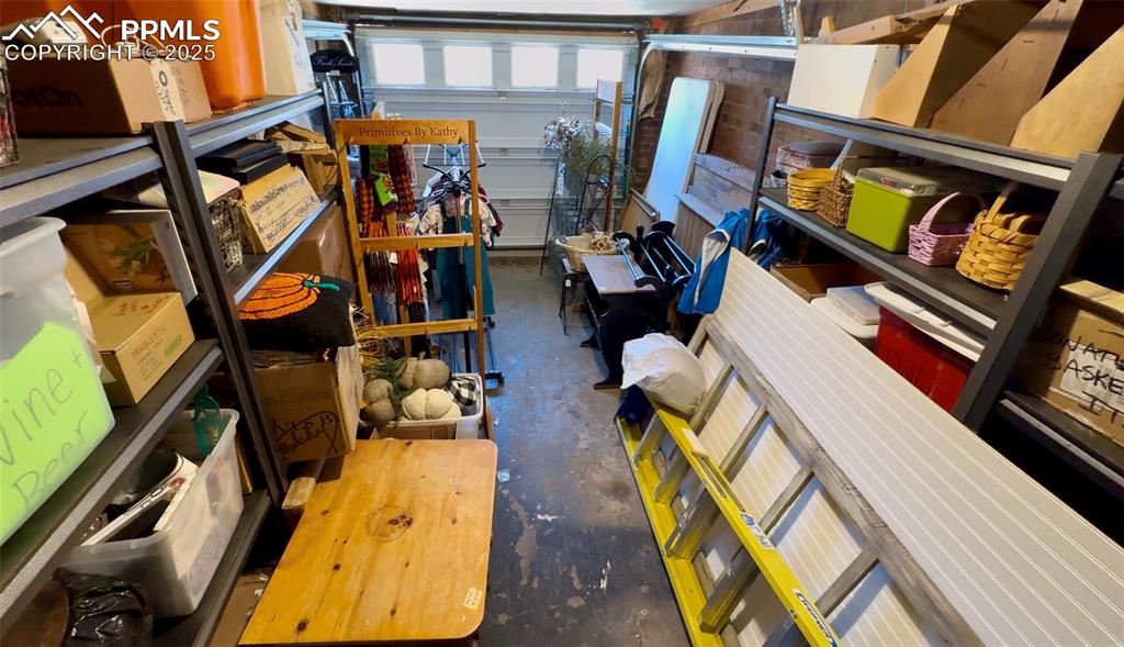 Image 19 of 32: Storage
