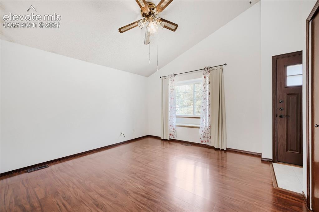 Image 6 of 32: Living Room