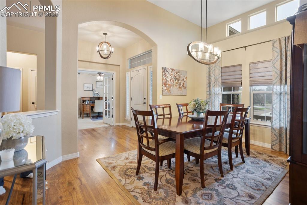 Image 13 of 47: Dining Area