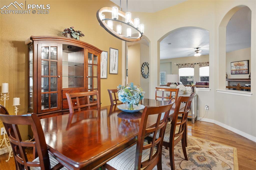 Image 14 of 47: Dining Area