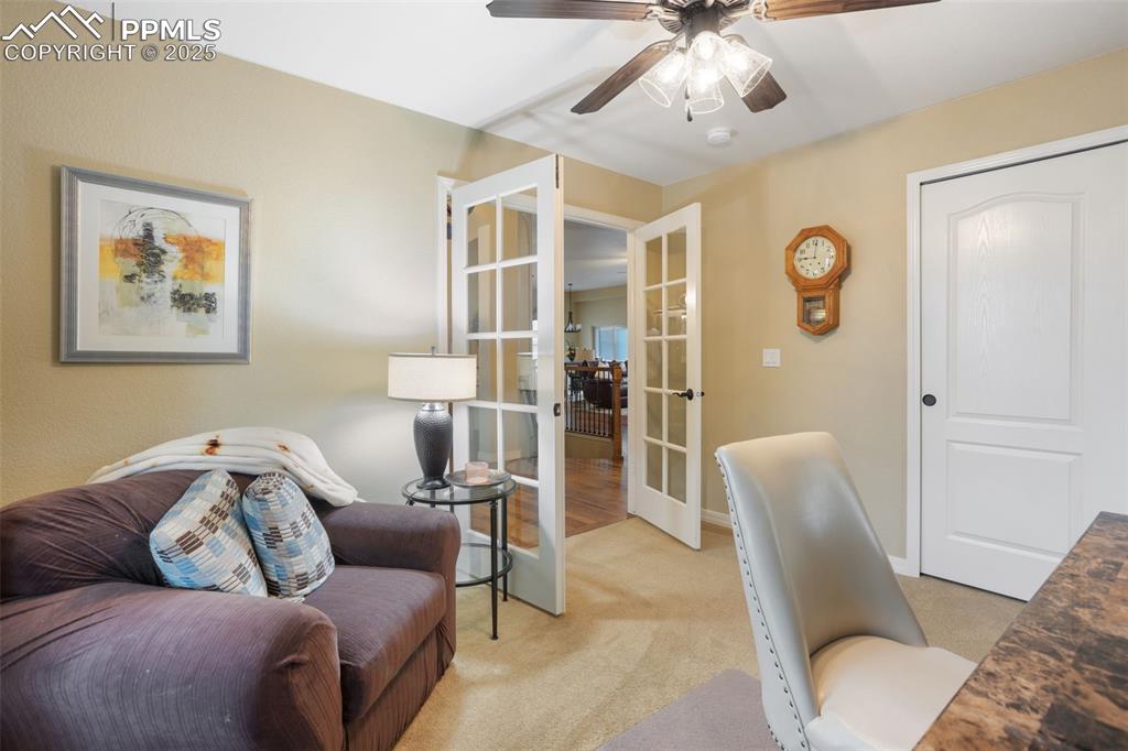 Image 19 of 47: Office