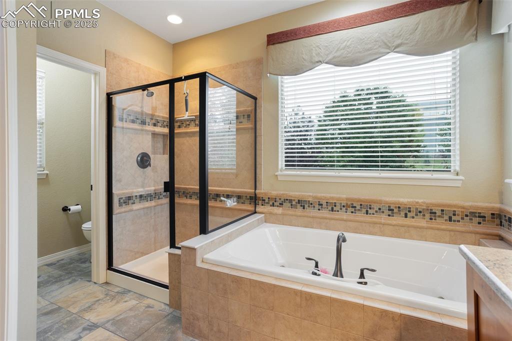 Image 24 of 47: Bathroom