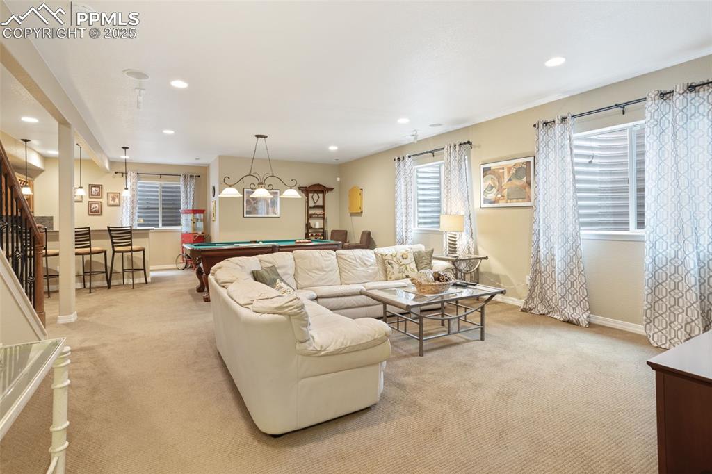 Image 32 of 47: Living Room