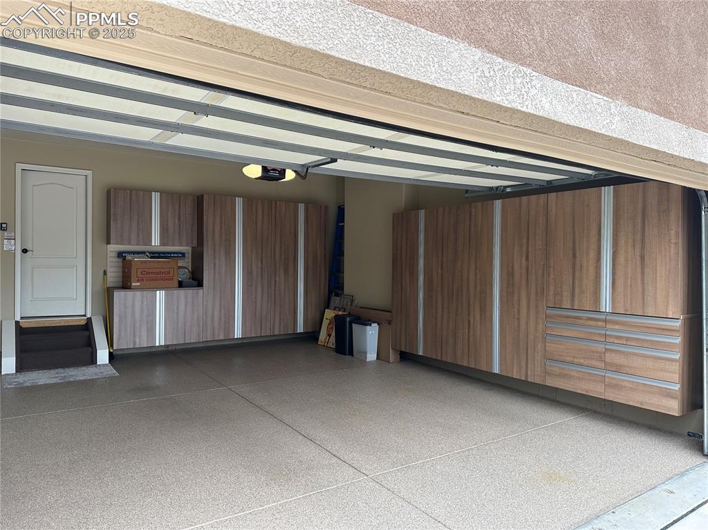 Image 38 of 47: Garage