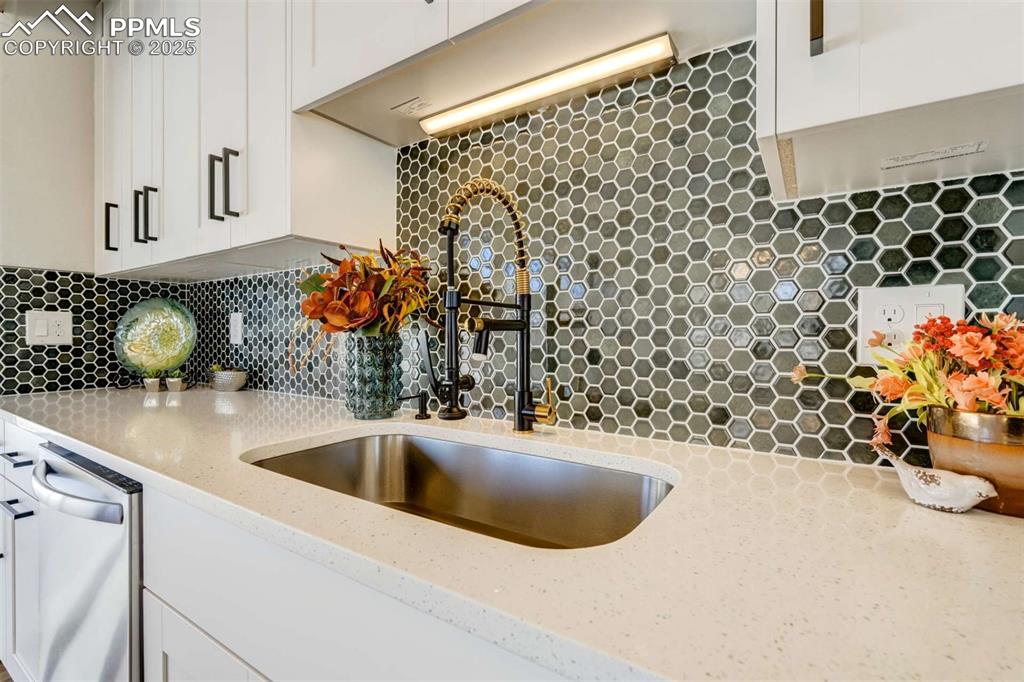 Image 5 of 35: Kitchen