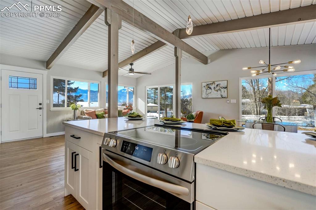 Image 7 of 35: Kitchen