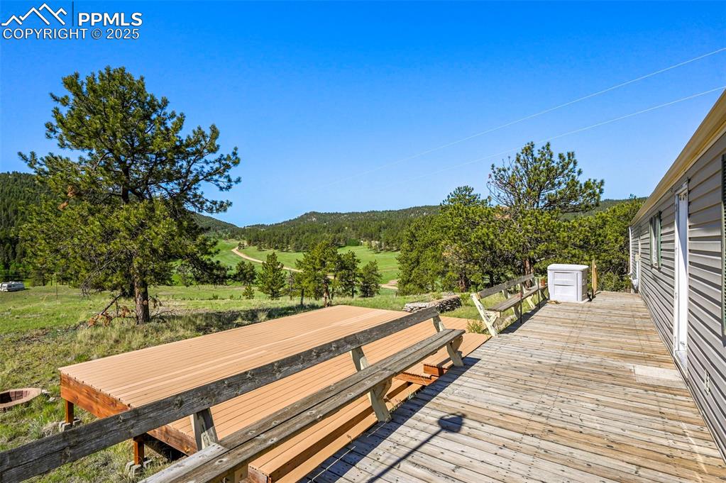 Image 6 of 32: Deck