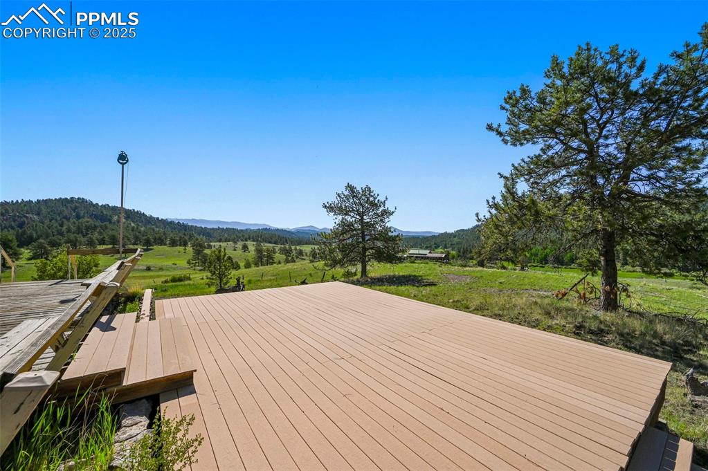 Image 8 of 32: Deck