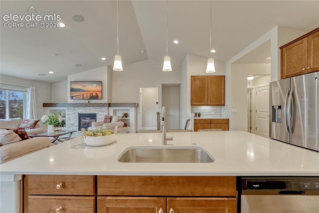 Image 15 of 47: Kitchen