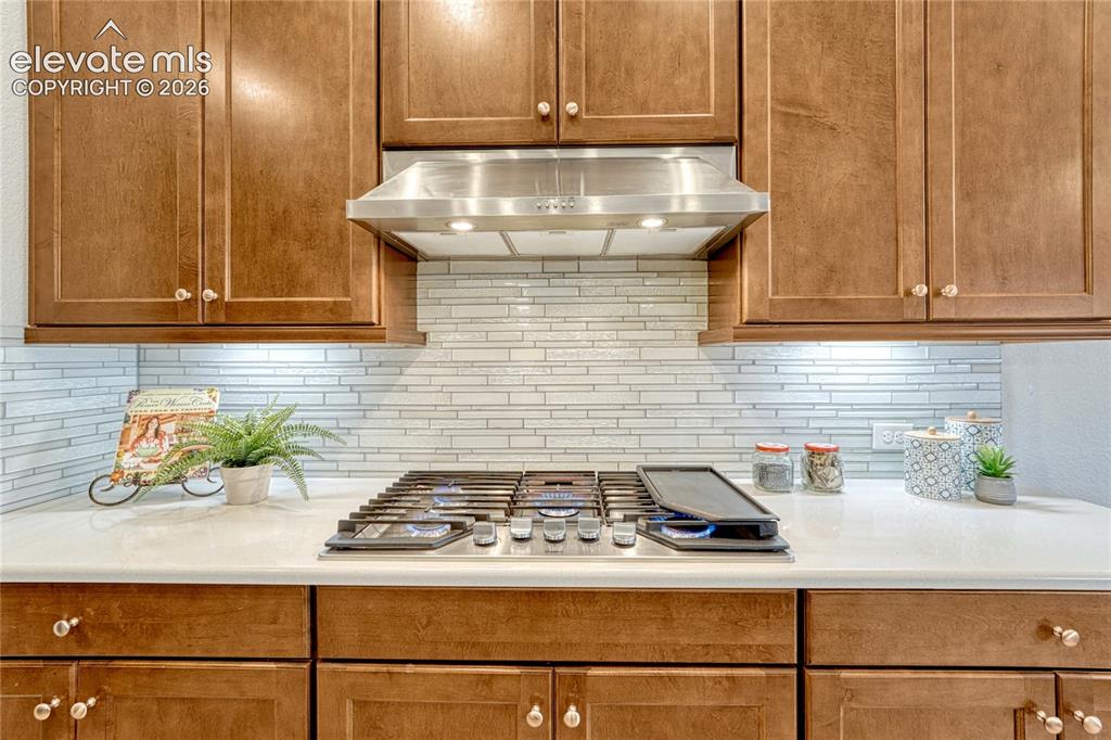 Image 16 of 47: Kitchen