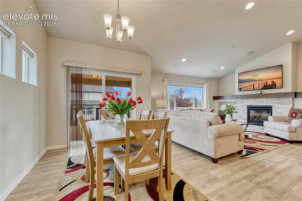 Image 17 of 47: Dining Area