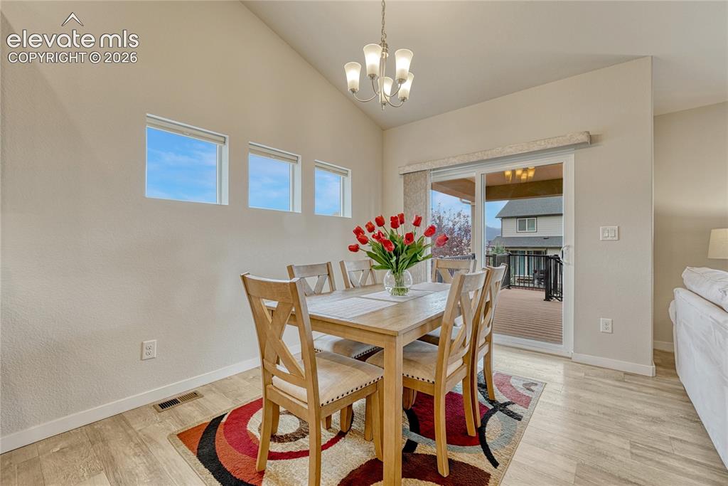 Image 18 of 47: Dining Area