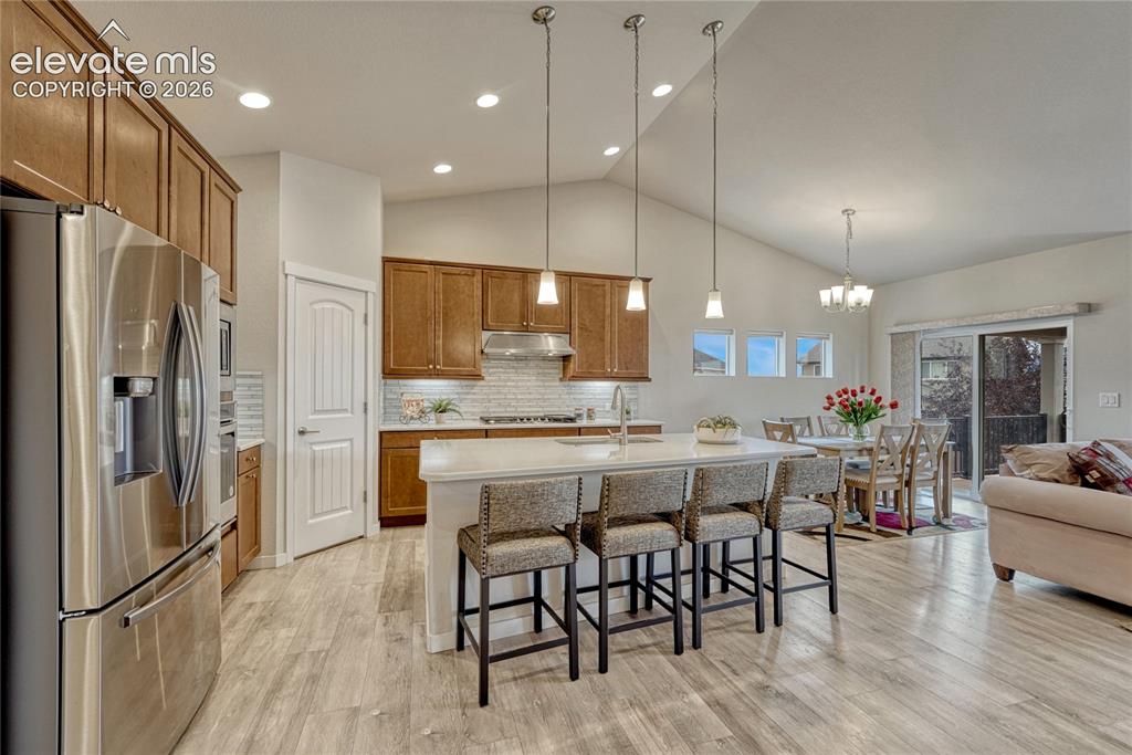 Image 5 of 47: Kitchen