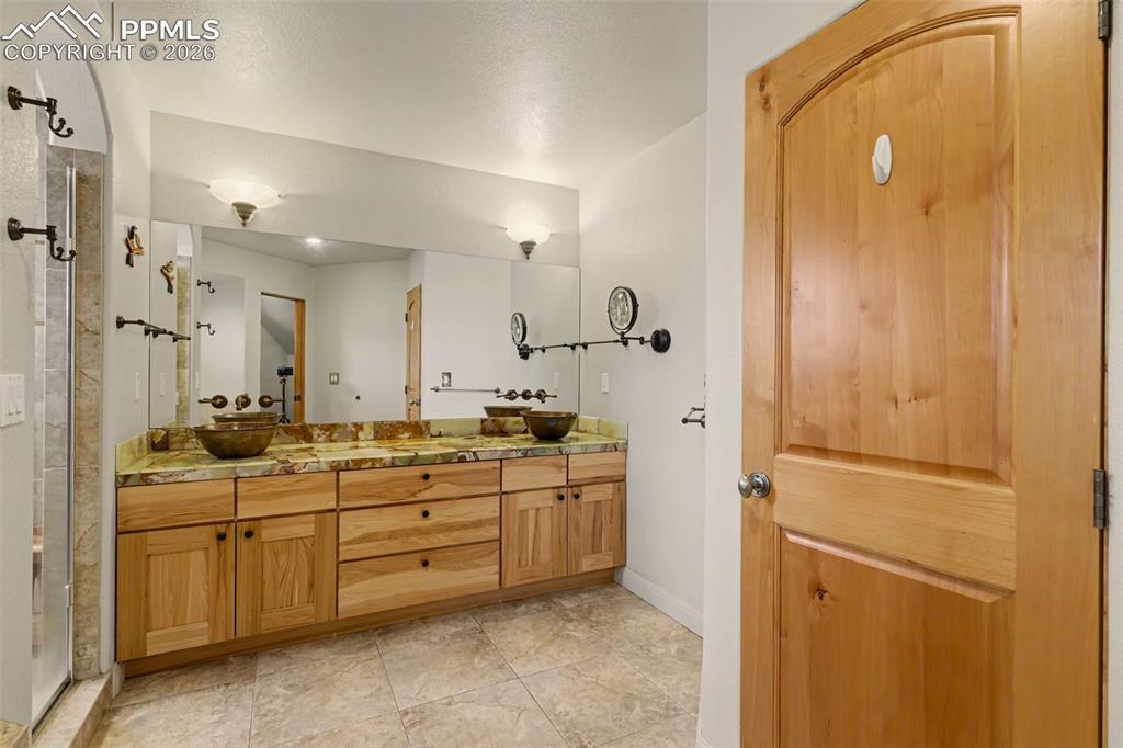 Image 14 of 27: Primary suite with attached 5 piece bathroom, walk-in closet. 