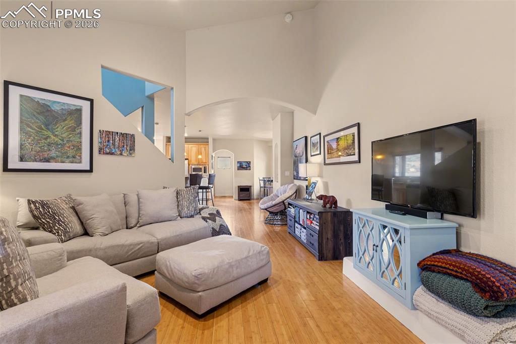 Image 16 of 27: Living Room