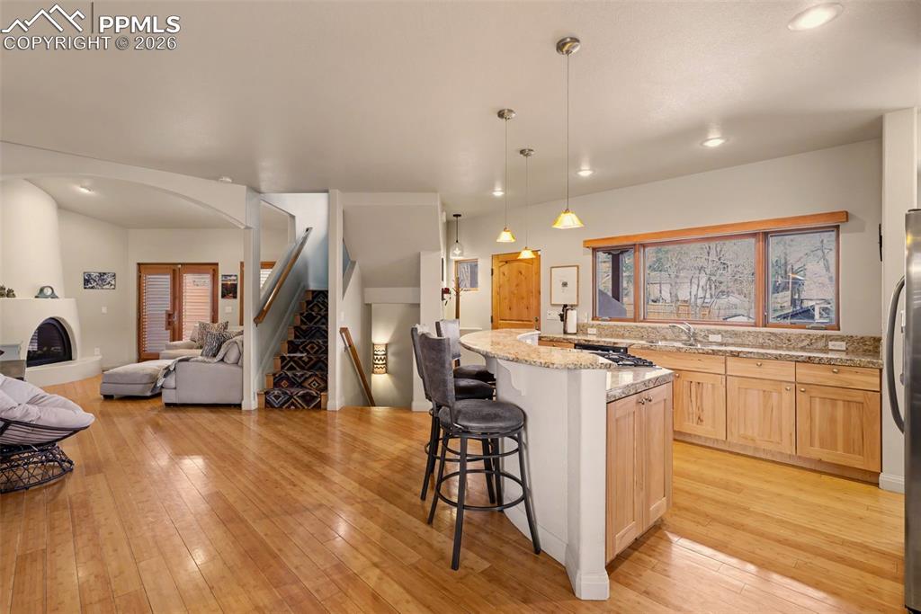 Image 18 of 27: Kitchen