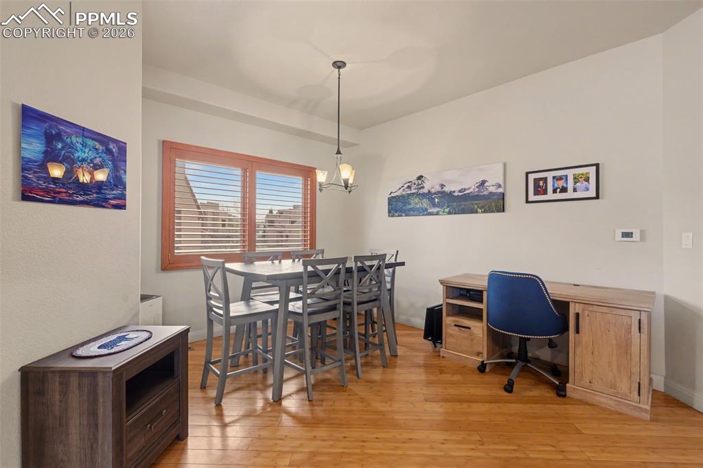 Image 19 of 27: Dining Area