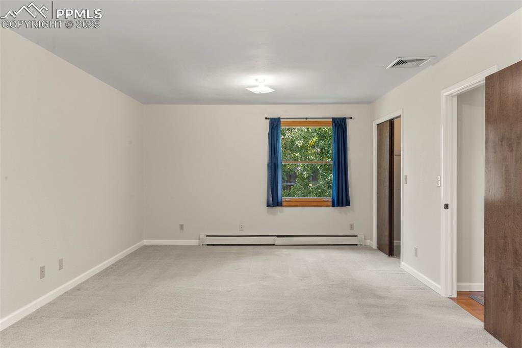 Image 18 of 26: Extra Large Upper Level Bedroom
