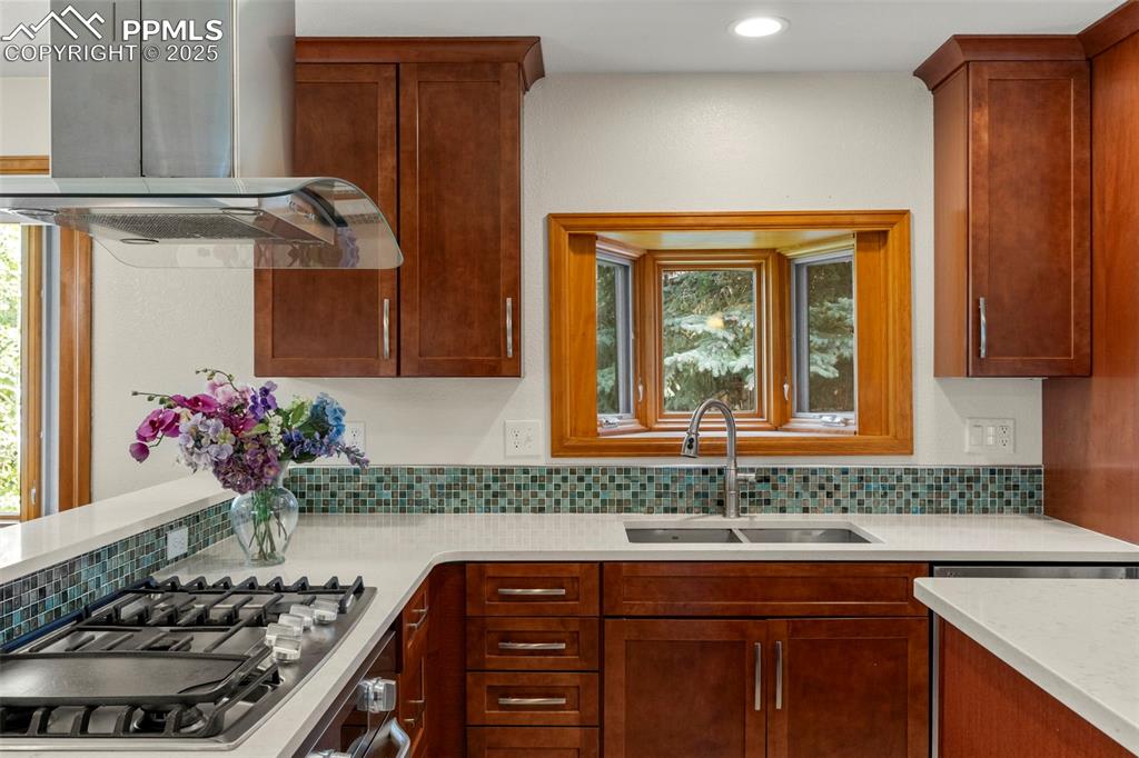 Image 6 of 26: Gas Stove and Bay Window in the Kitchen