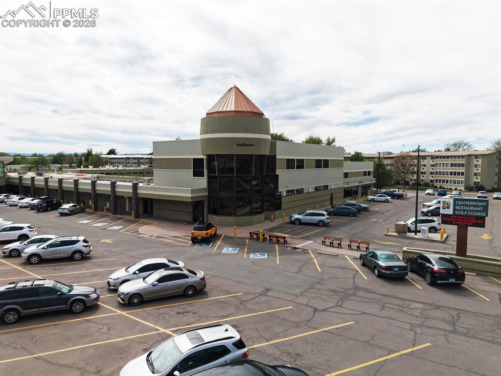 Image 37 of 42: Your Garage and the Golf Course is a short walk across the street!