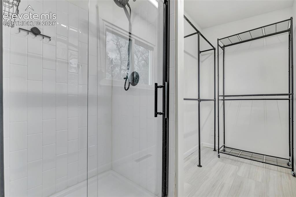 Image 18 of 45: Bathroom