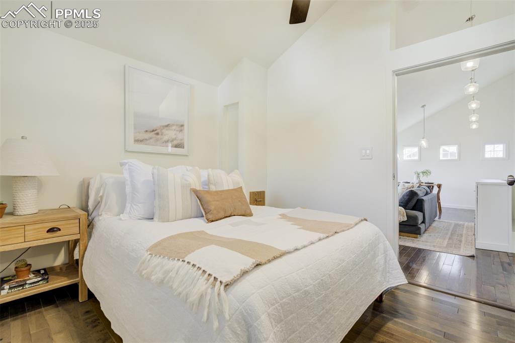 Image 17 of 35: Bedroom