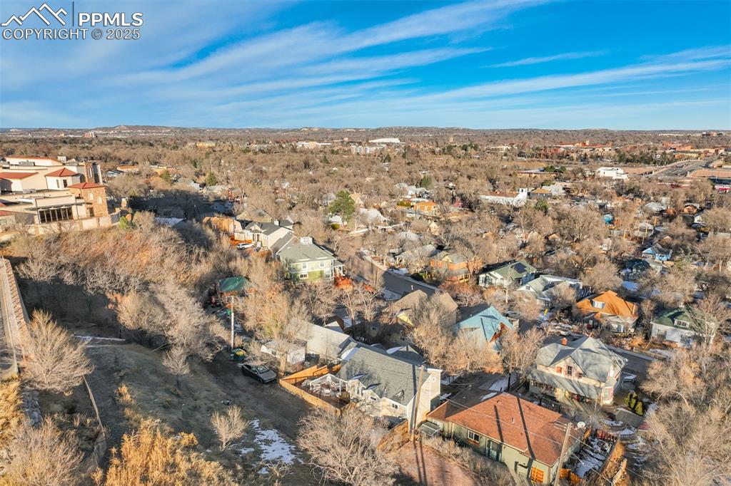 Image 34 of 35: Easily grab dinner & drinks downtown, or hike the iconic Seven Bridges Trai