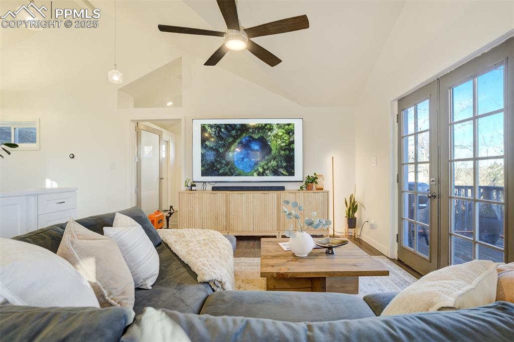 Image 8 of 35: All new interior paint.