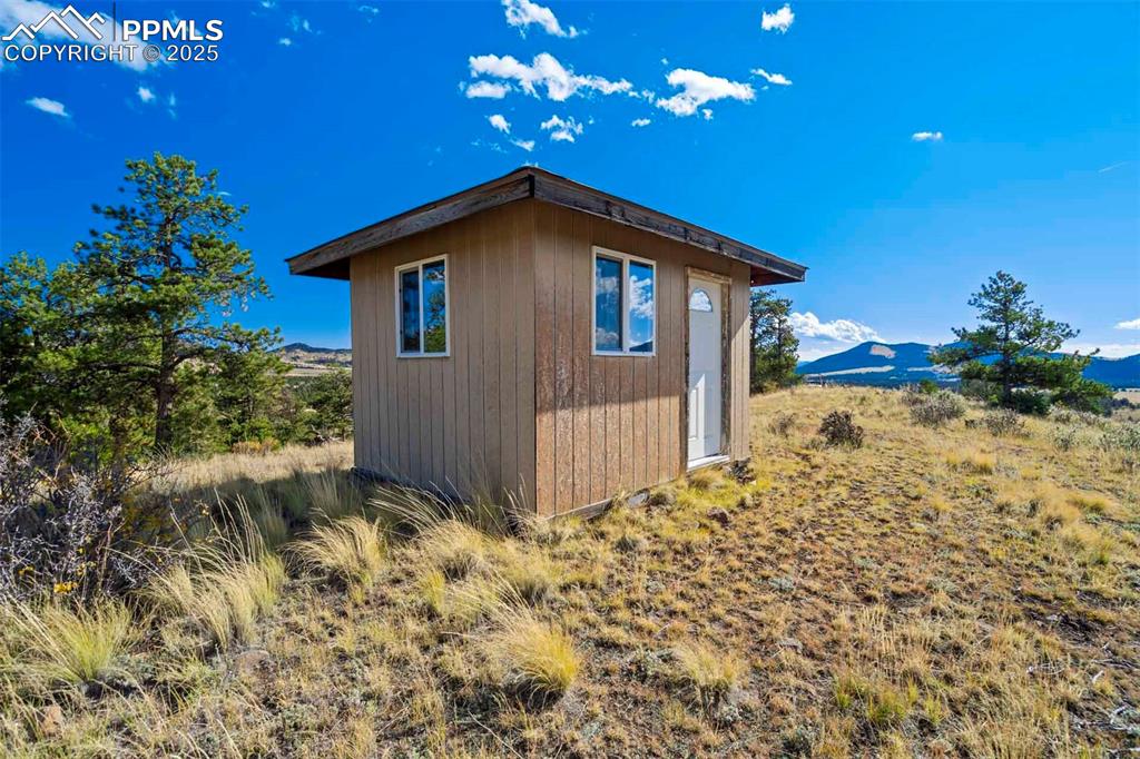 Image 7 of 34: Side of Structure