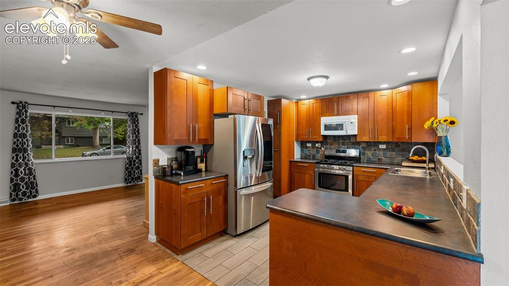 Image 10 of 38: Kitchen
