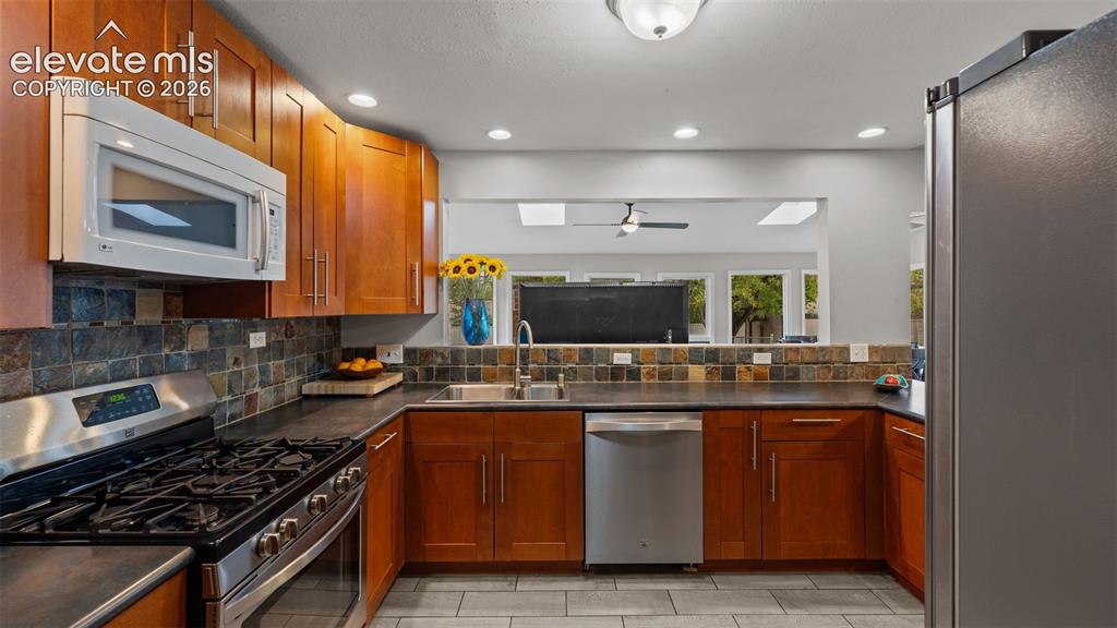 Image 11 of 38: Kitchen