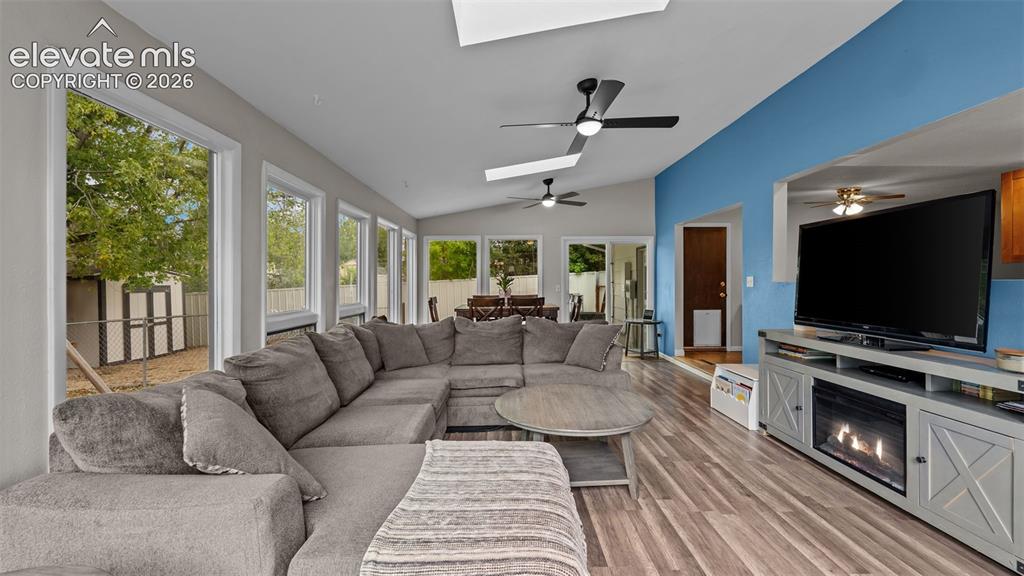 Image 15 of 38: Sun Room