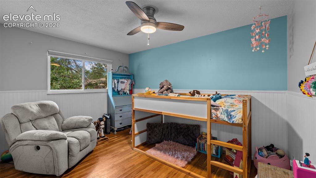 Image 18 of 38: Bedroom