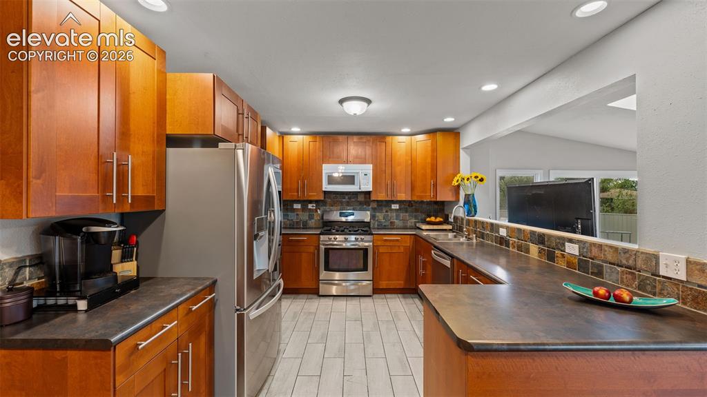 Image 9 of 38: Kitchen