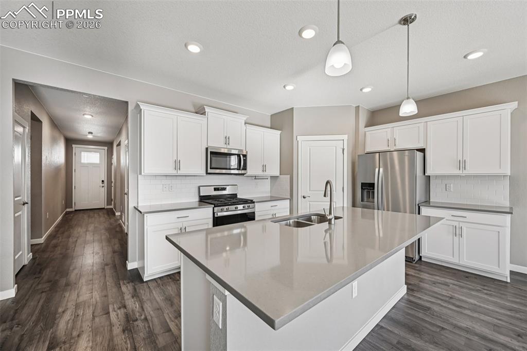 Image 15 of 49: Kitchen