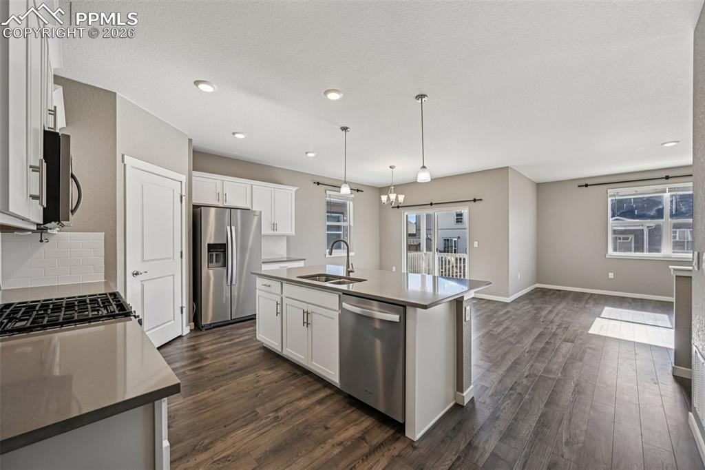 Image 18 of 49: Kitchen