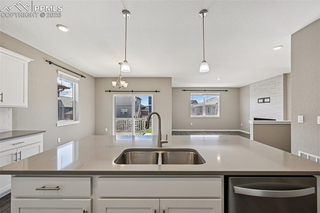 Image 19 of 49: Kitchen