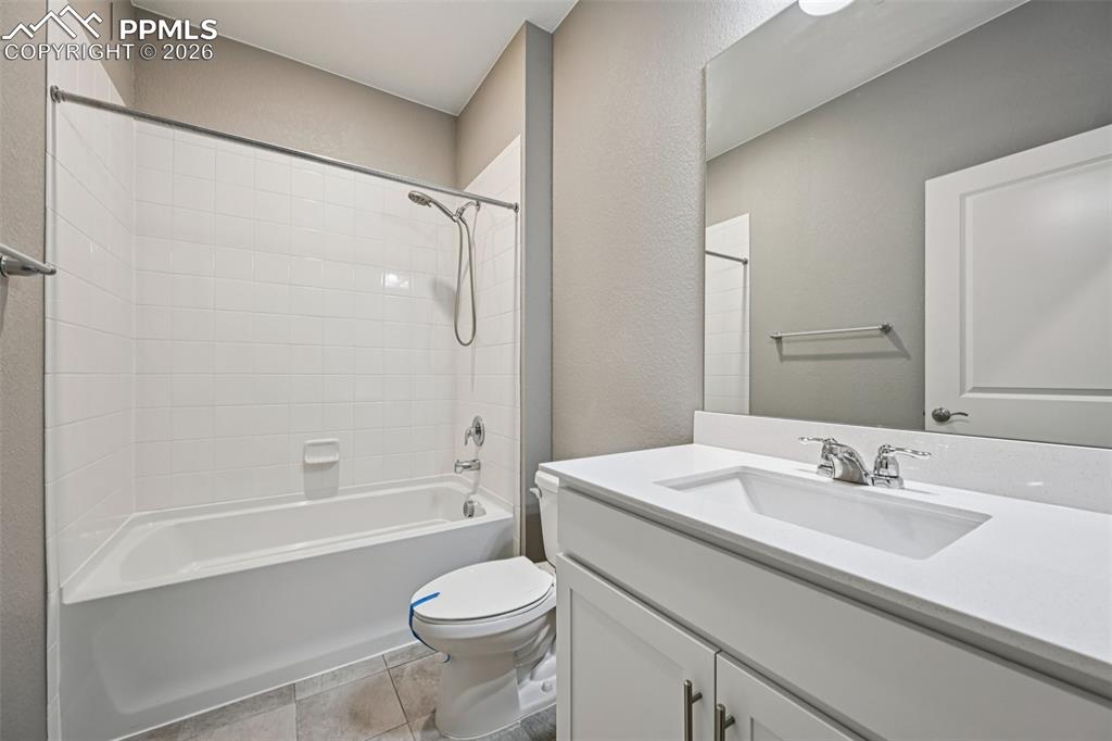 Image 35 of 49: Bathroom