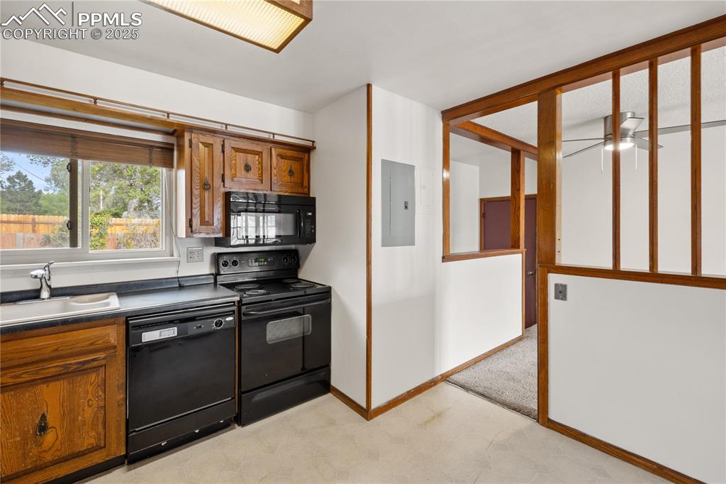 Image 11 of 48: Kitchen