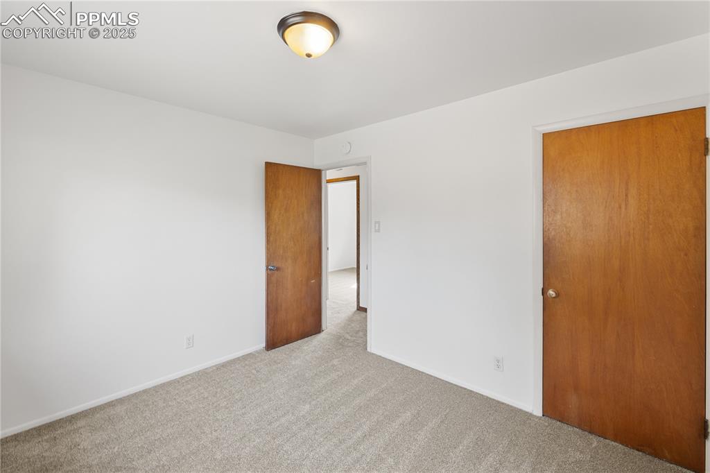 Image 17 of 48: Bedroom