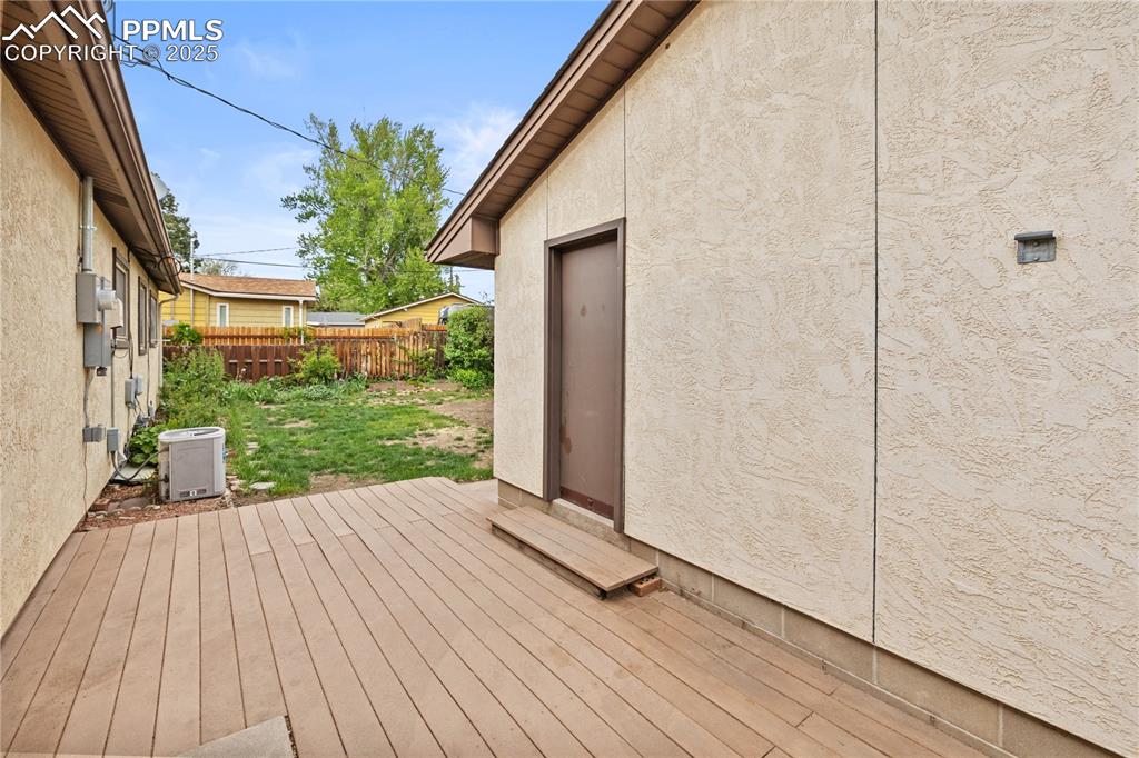 Image 31 of 48: Deck