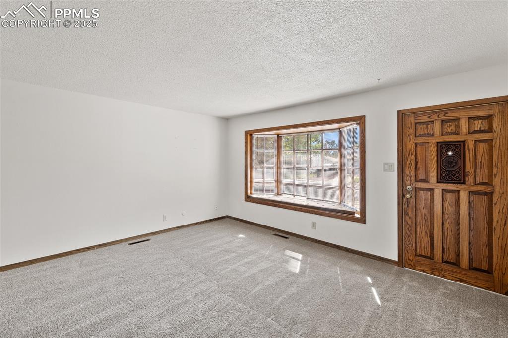 Image 6 of 48: Entry