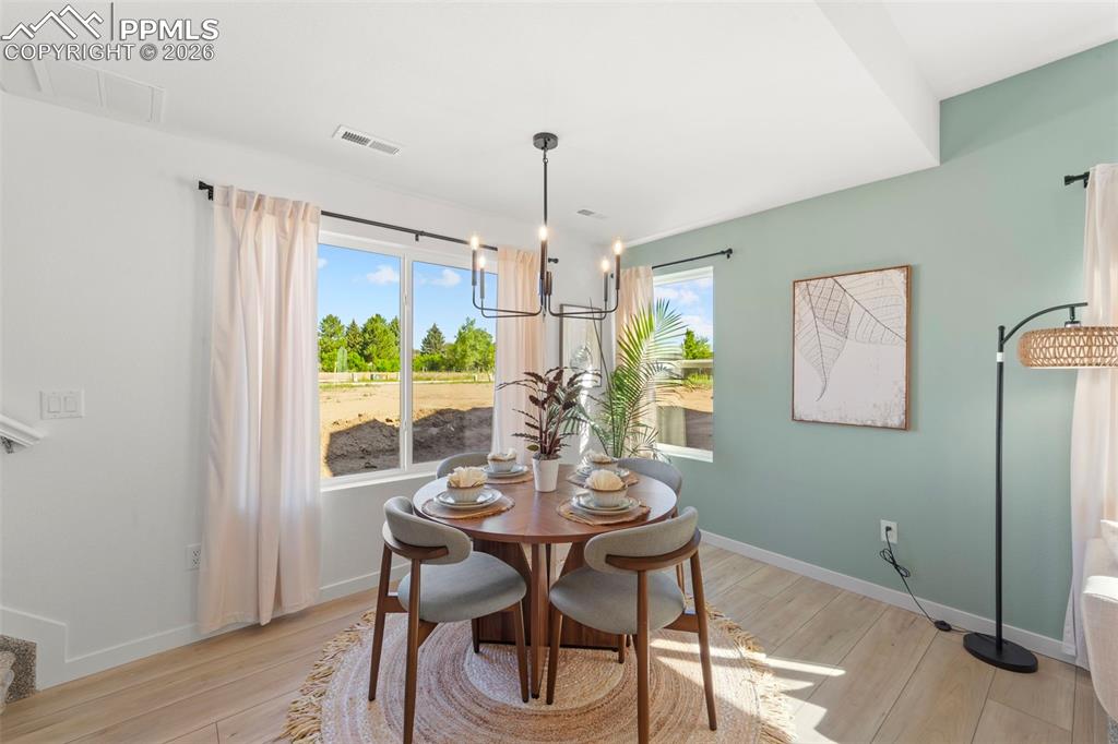 Image 10 of 26: Dining Area