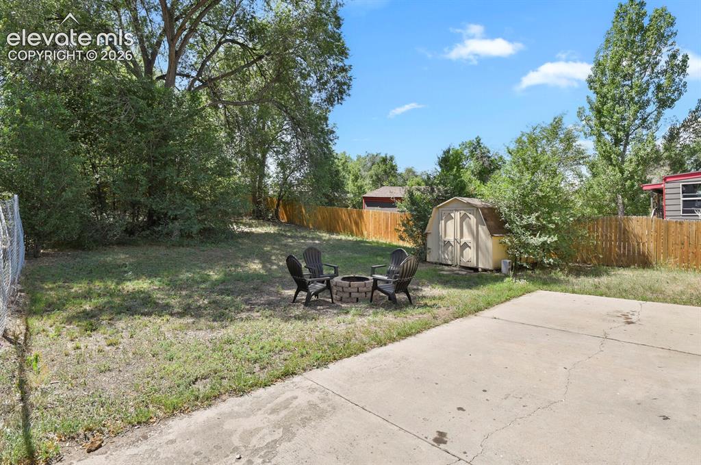 Image 41 of 49: Yard