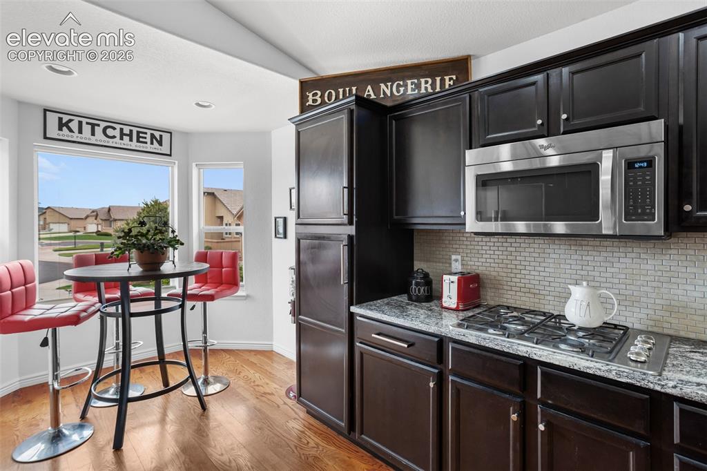 Image 11 of 25: Kitchen