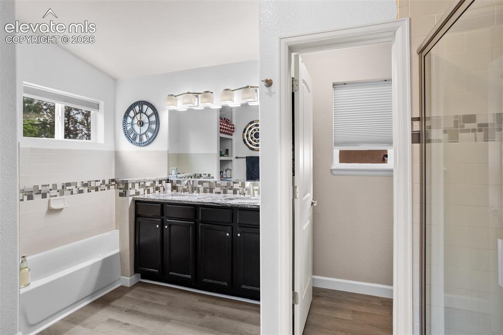 Image 16 of 25: Bathroom