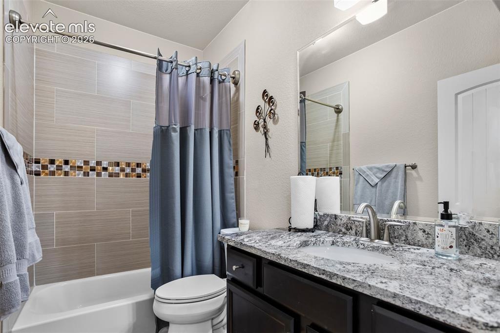 Image 20 of 25: Bathroom