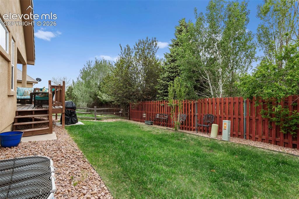 Image 6 of 25: Fenced private Yard