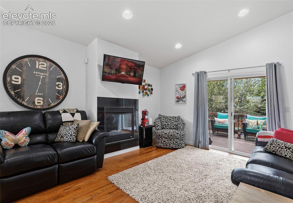 Image 7 of 25: Living Room